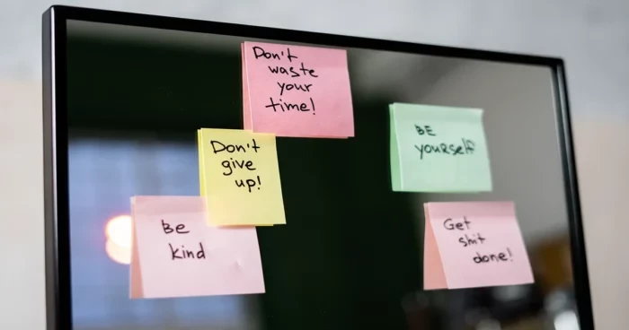 Self-motivation quotes on sticky notes on a computer screen, StudySmarter Magazine